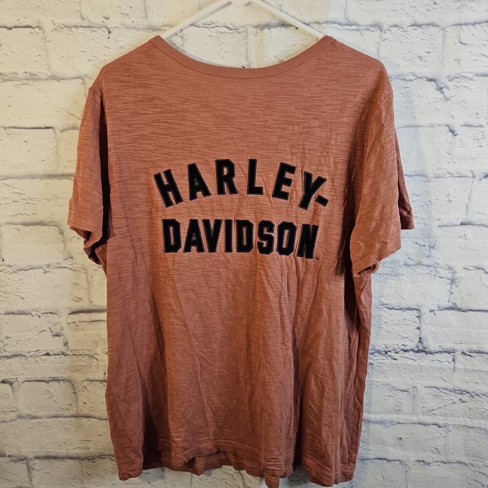 Harley Davidson Women’s 1W (XL/1X) Notched V-neck Shirt Salmon Orange - Picture 2 of 5